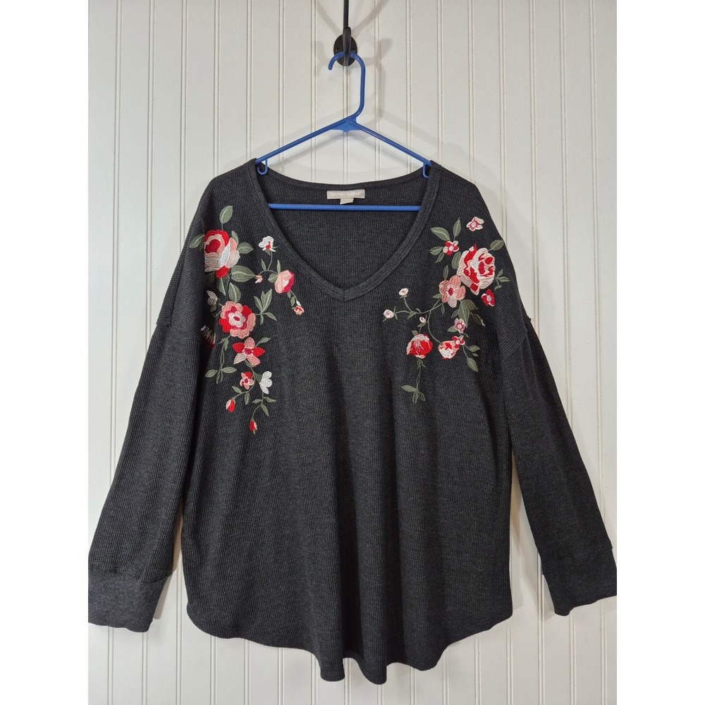 Woman Dark Gray Waffle Knit Floral Embroidered V-Neck Thermal Top 1X 22/24